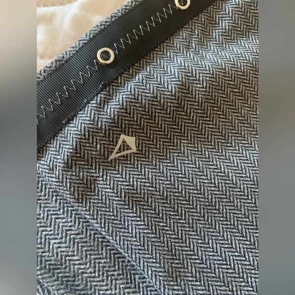 Ivivva scarf euc black & grey - Picture 2 of 3